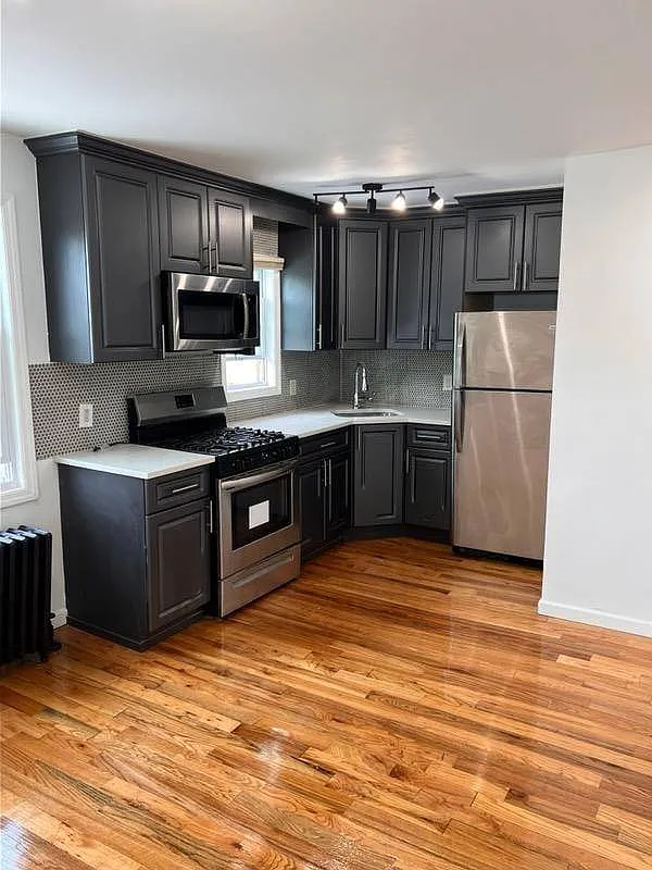 2 bed, 1.0 bath, $3,100 — Photo 2