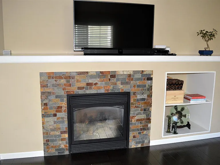 301 NE Eaton Ln — Photo 5