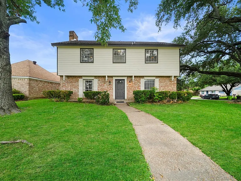 3102 Hollow Cir — Photo 1
