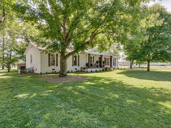 2nd image of 215 Iris Dr