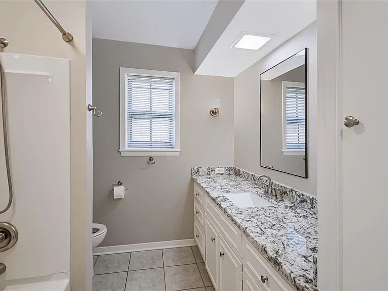 2405 Powell St — Photo 12
