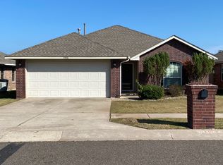 4406 Apple Blossom Cir, Moore, OK 73160