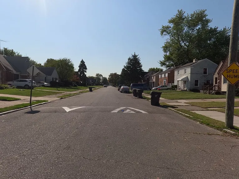 11535 Kenmoor St — Photo 3