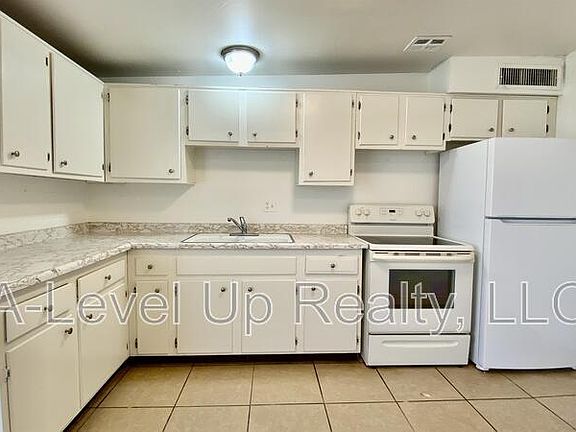 4th image of 3519 E Ellington Pl #1