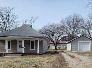 926 N Cedar St, Ottawa, KS 66067