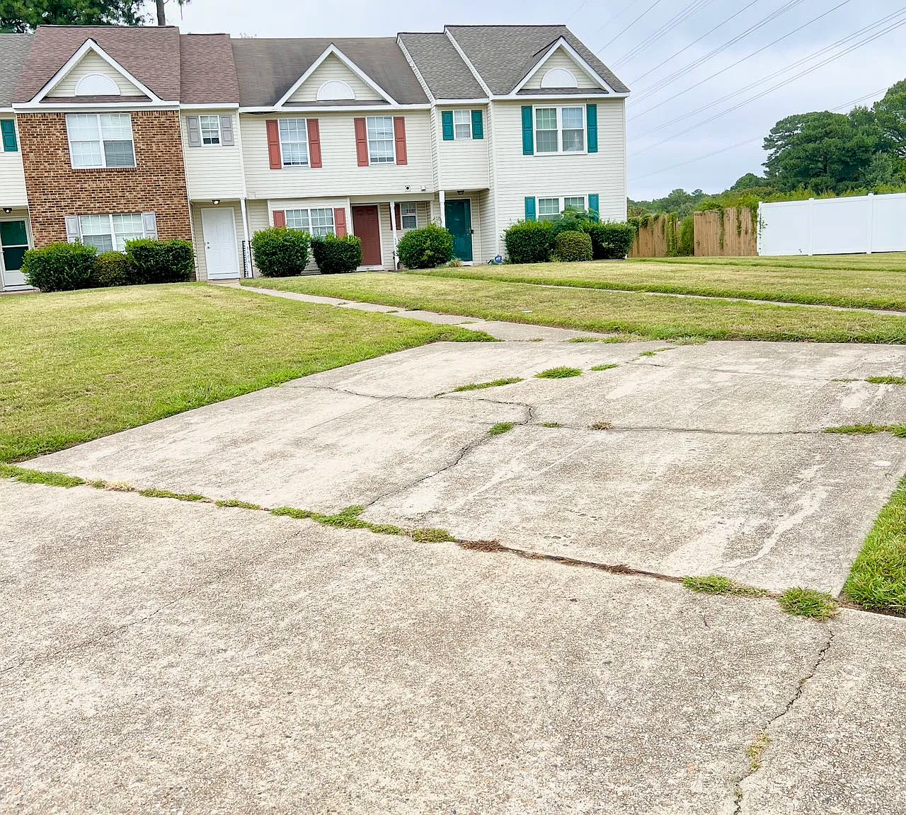 3 bed, 2.5 bath, 1431 sqft, $1,795 — Photo 1