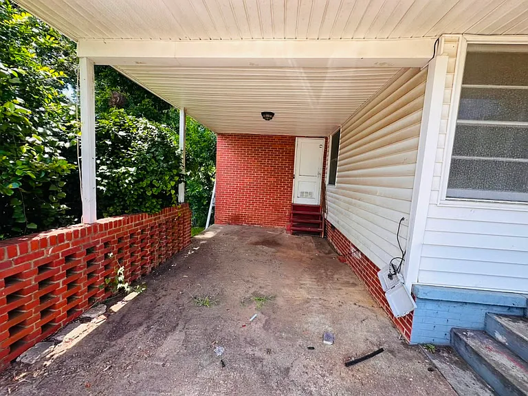 262 Perry Hill Rd — Photo 2