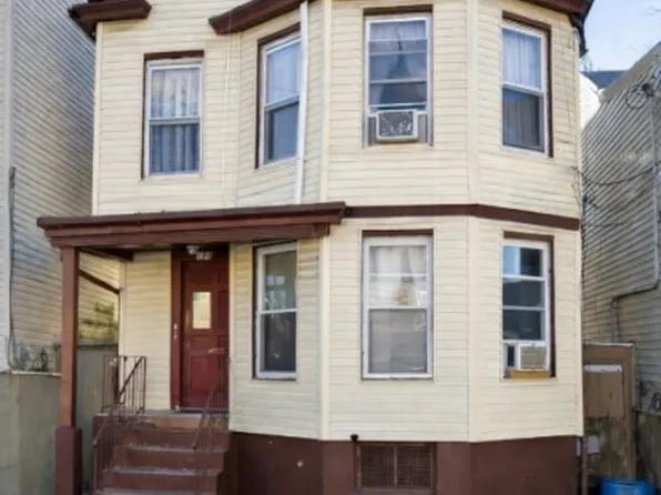 194 Mill St, Paterson City, NJ 07501