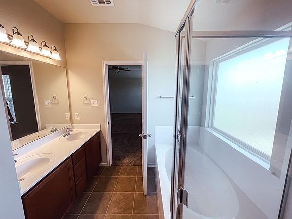 5th image of 4904 Bridgewood Dr
