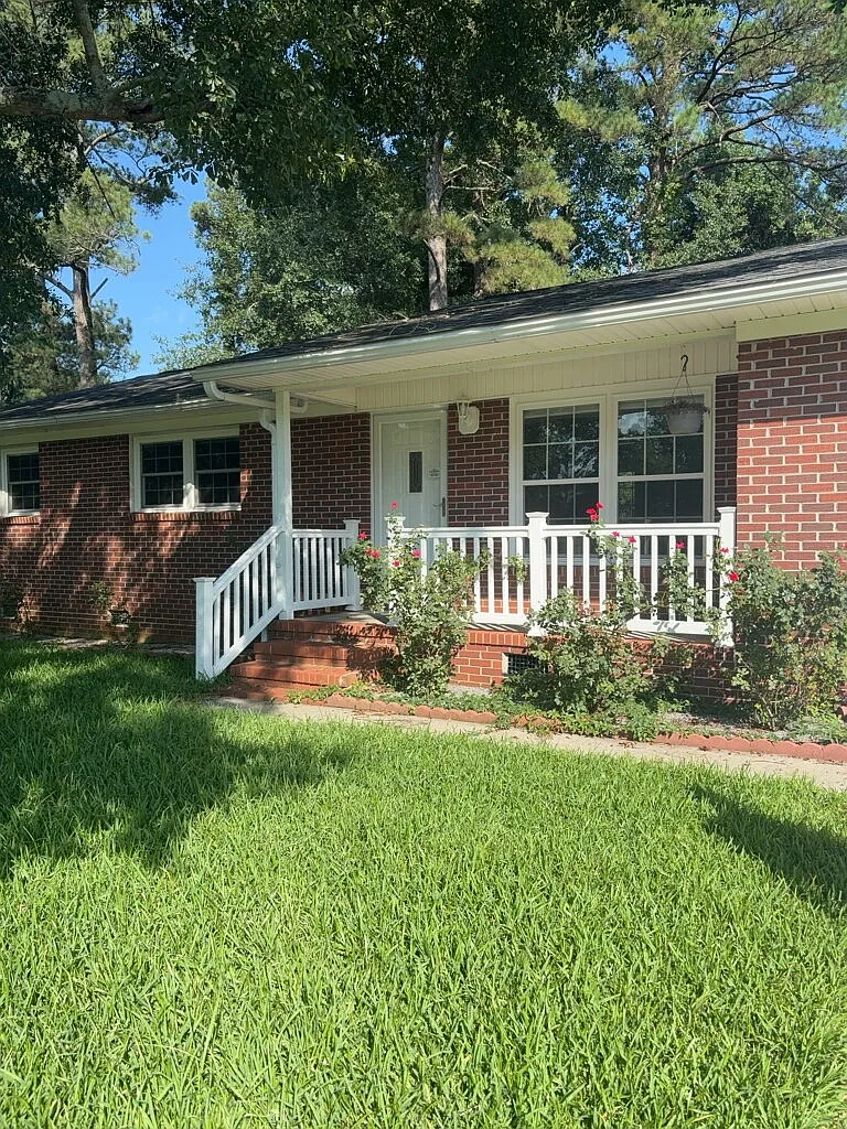 3 bed, 1.5 bath, 1545 sqft, $1,350 — Photo 1