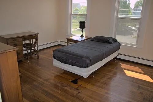 Studio, 200 sqft, $950 — Photo 2