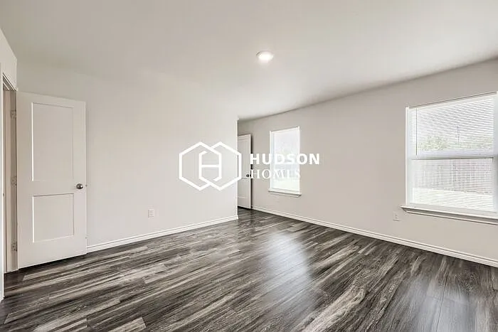 7918 Vineyard Dr — Photo 6