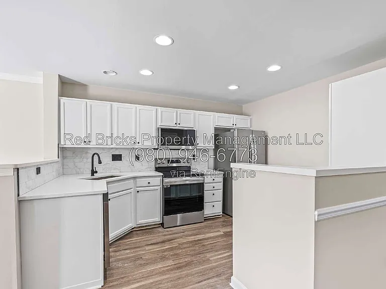 10212 University Park Ln — Photo 9