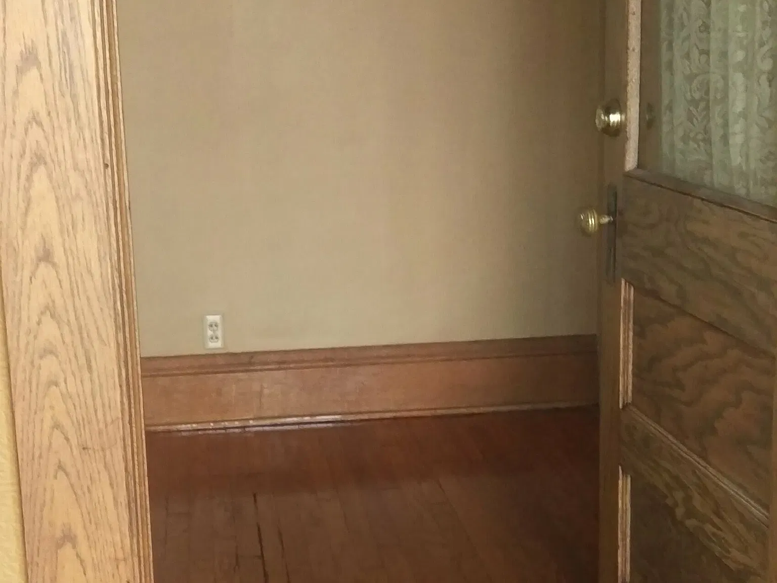 464 Marshall Ave — Photo 3