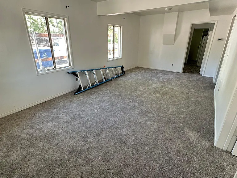 404 S San Francisco St — Photo 6
