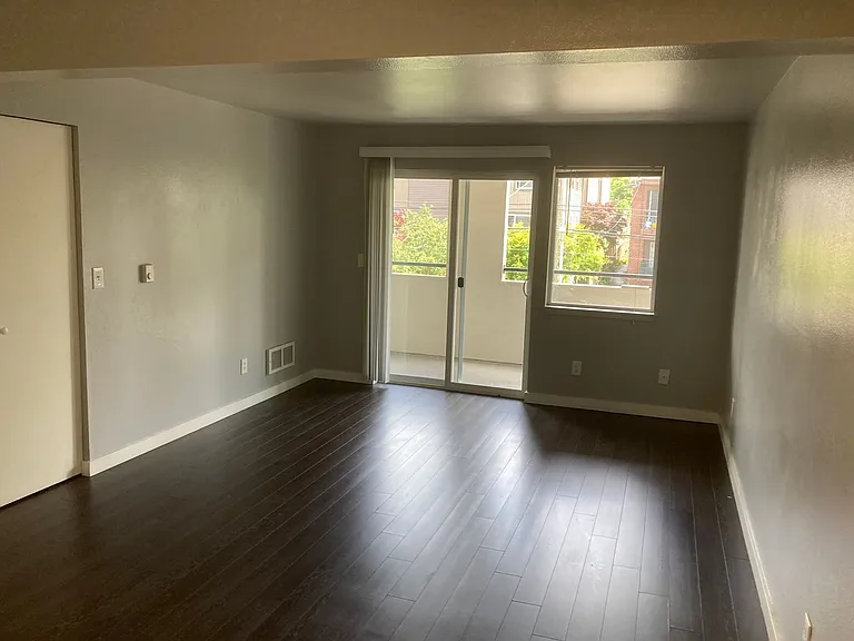 Seattle View Apartments — Photo 24