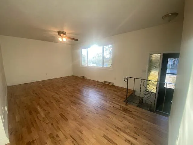 617 27th Ave NE — Photo 3