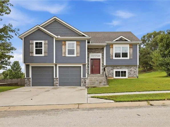 17904 Sunset Dr, Weston, MO 64098
