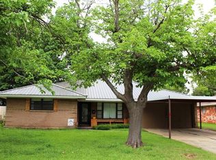 1303 Elmwood St, Gainesville, TX 76240