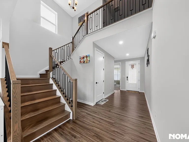 1138 E Lock Rd — Photo 2