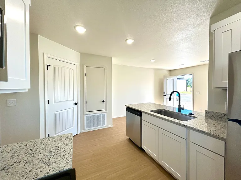 2604 N Center Street — Photo 7