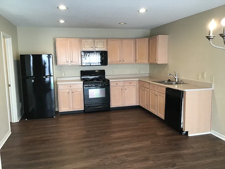 12645 Republic Dr — Photo 3