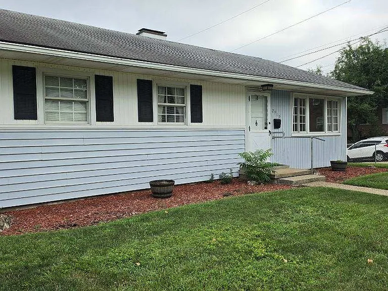 2910 Fitzwater Dr — Photo 3