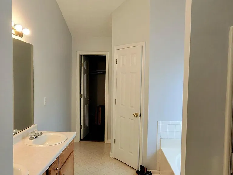 645 Highpoint Way — Photo 12