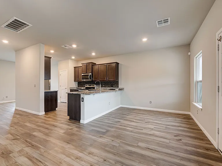 1609 Maroon Dr — Photo 12