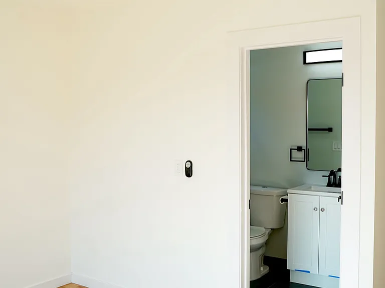 629 W Hillsdale St — Photo 16