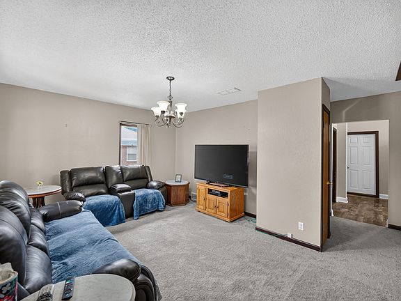 2nd image of 204 S 8th Ave