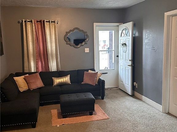 3rd image of 1033 Washington Ave
