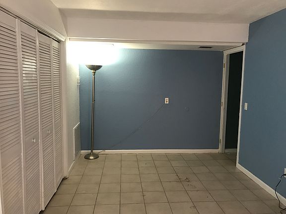 Bed room