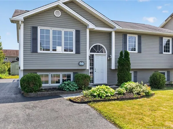 94 Falcon Dr, Moncton, NB E1G 0H7