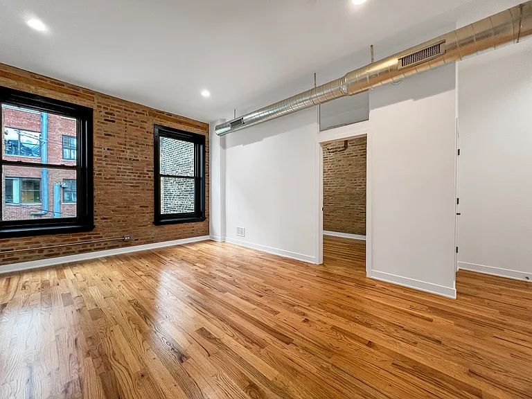 309 W Chicago Ave #302 — Photo 9