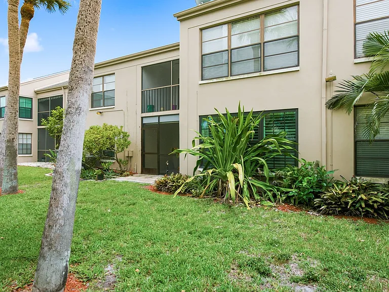 2453 Egret Blvd #1 — Photo 32