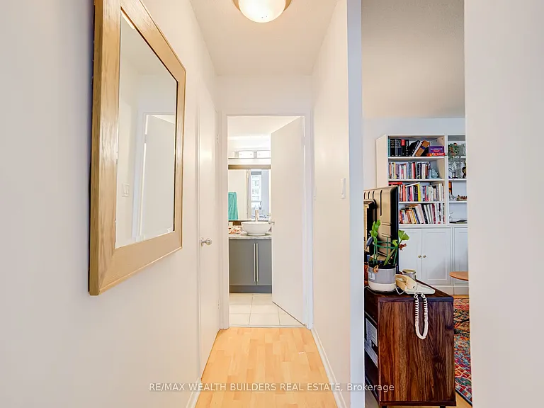 633 Bay St #803 — Photo 29