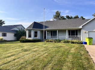 534 Valencia Dr, Delavan, WI 53115