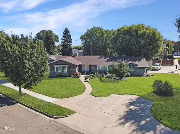 1616 4th Ave E, Williston, ND 58801