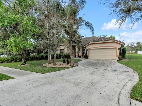 4927 NW 67th Ave, Lauderhill, FL 33319