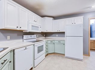 3528 Genevieve Ave N, Oakdale, MN 55128