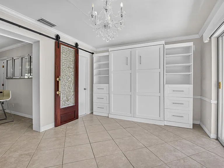 421 SW 2nd St — Photo 15