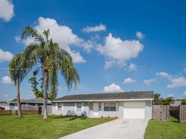 217 NE Glentry Ave, Port Saint Lucie, FL 34983