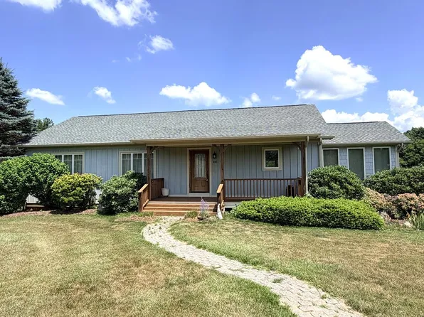 168 Mountain View Dr, Fancy Gap, VA 24328