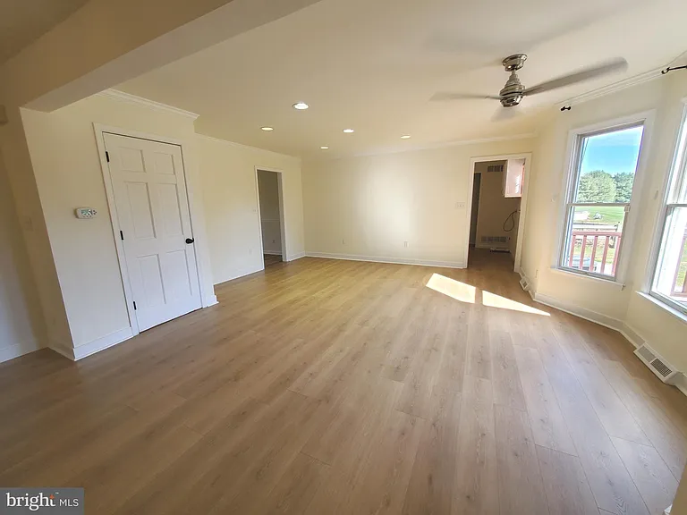 614 E Pebworth Rd — Photo 22