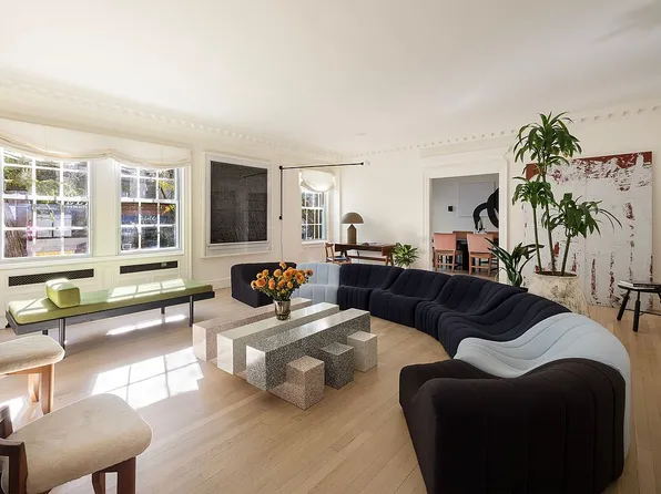 133 E 64th St APT 2B, New York, NY 10065