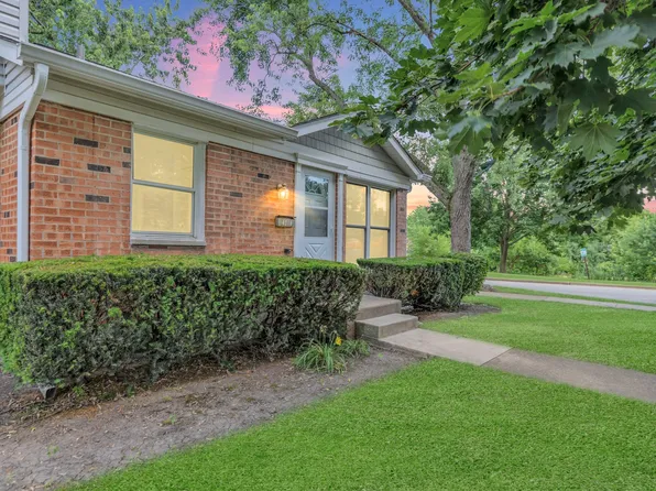 4018 Oxford Ct, Streamwood, IL 60107