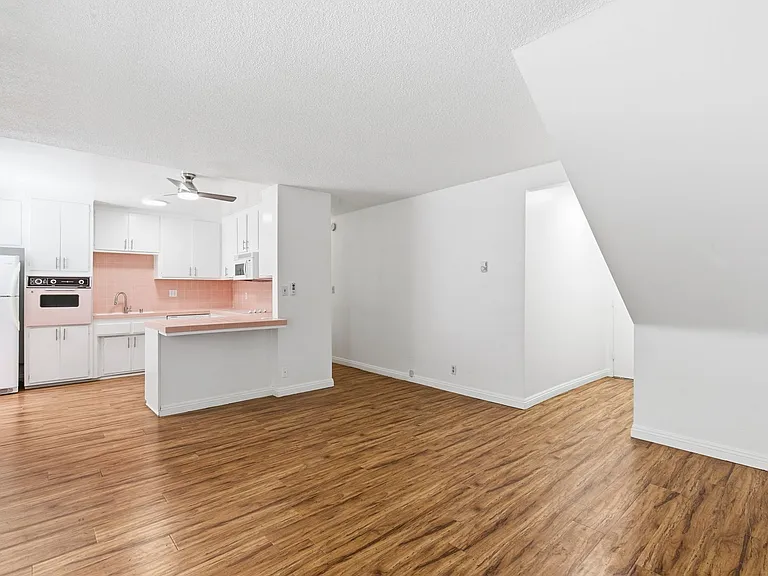 1015 S Westgate Ave — Photo 2