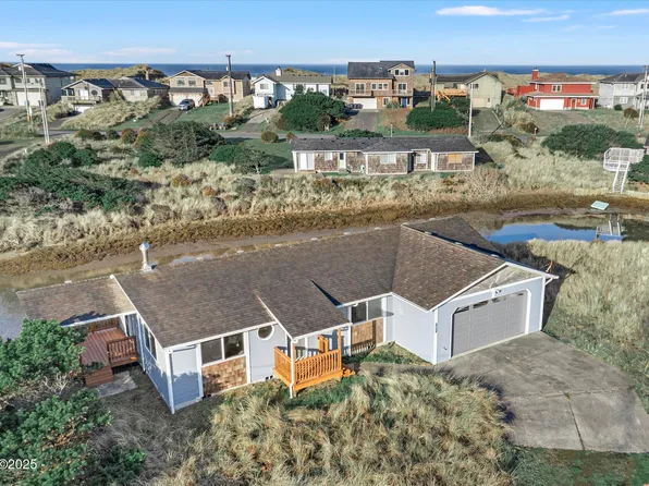 1821 NW Canal St, Waldport, OR 97394