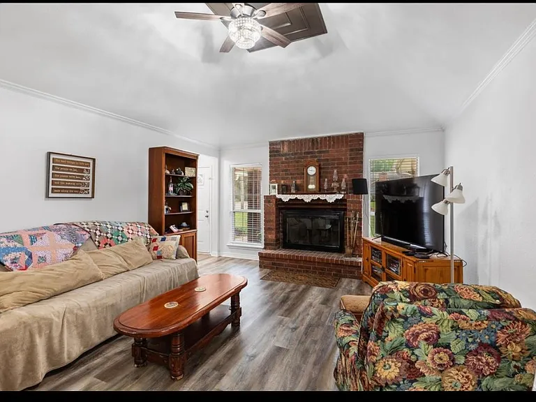 1132 Kensington Ct — Photo 10